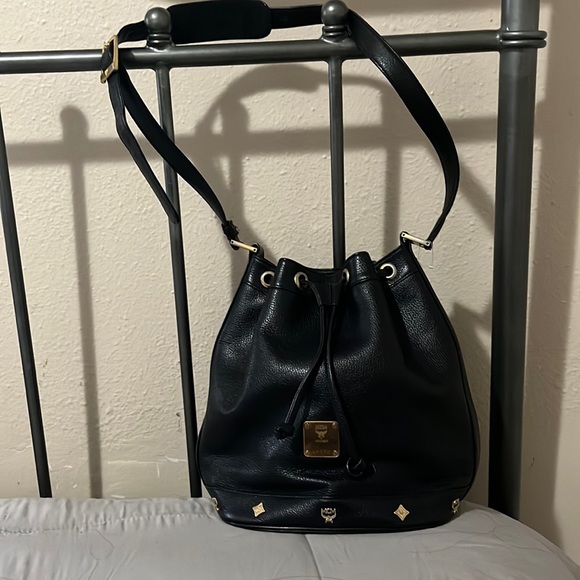 MCM large bucket bag with strap - Picture 1 of 6